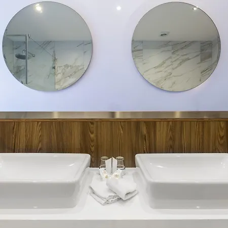 Отель Elektor Premium 3*