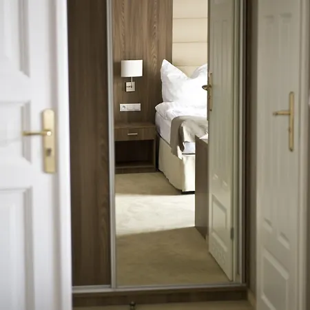 Elektor Premium Hotell 3*